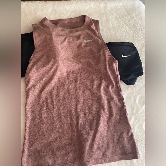 Bundle Nike Shirt, The North Face cropped leggings, Nike High-Waist Swim Bottoms - Picture 5 of 16